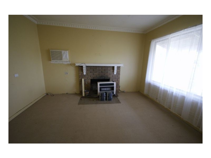 325 Sloane St, Deniliquin NSW 2710