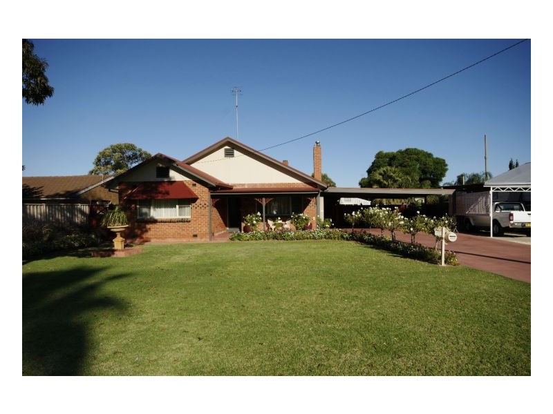96 Hughes St, Deniliquin NSW 2710