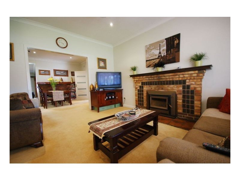 96 Hughes St, Deniliquin NSW 2710