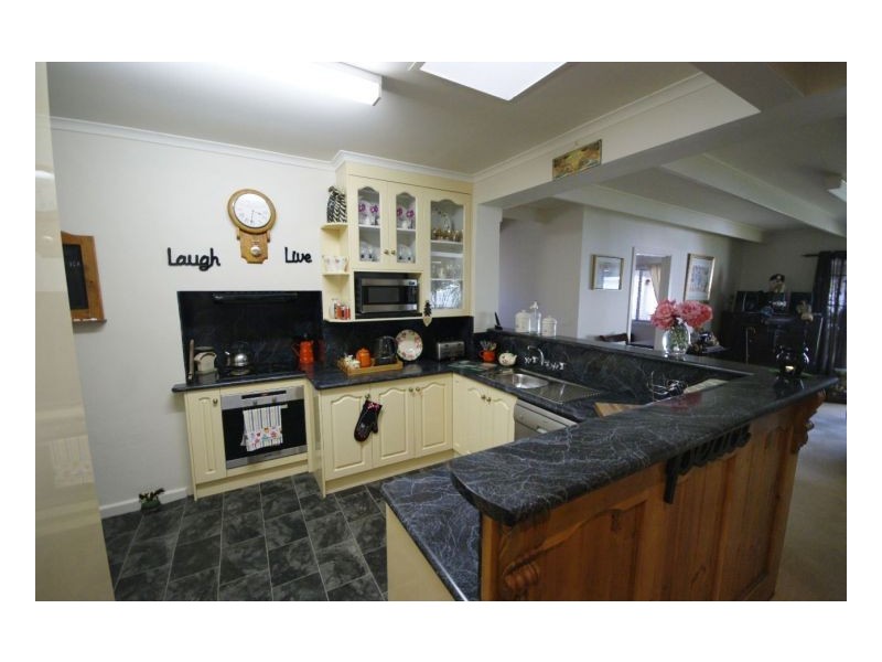 96 Hughes St, Deniliquin NSW 2710