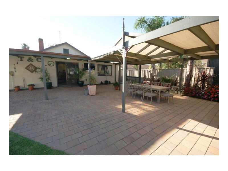 96 Hughes St, Deniliquin NSW 2710