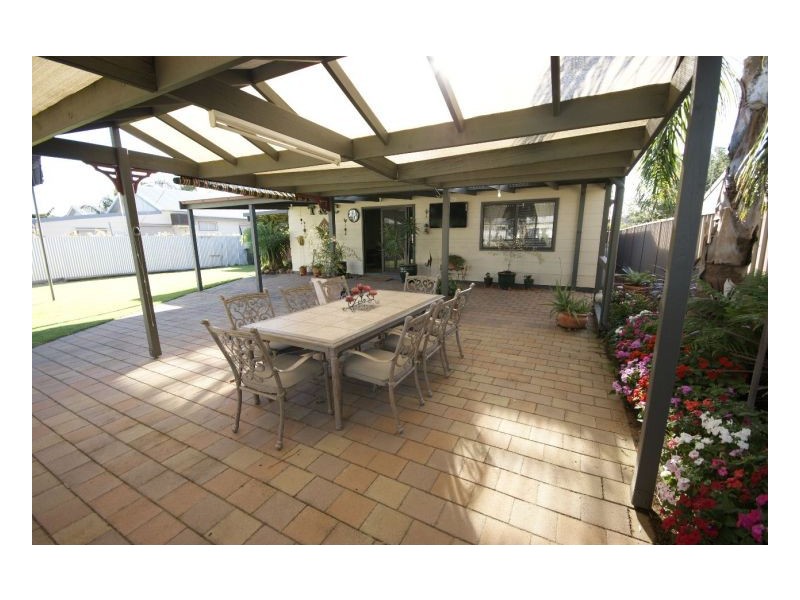 96 Hughes St, Deniliquin NSW 2710