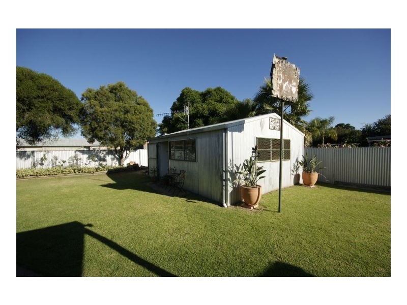 96 Hughes St, Deniliquin NSW 2710