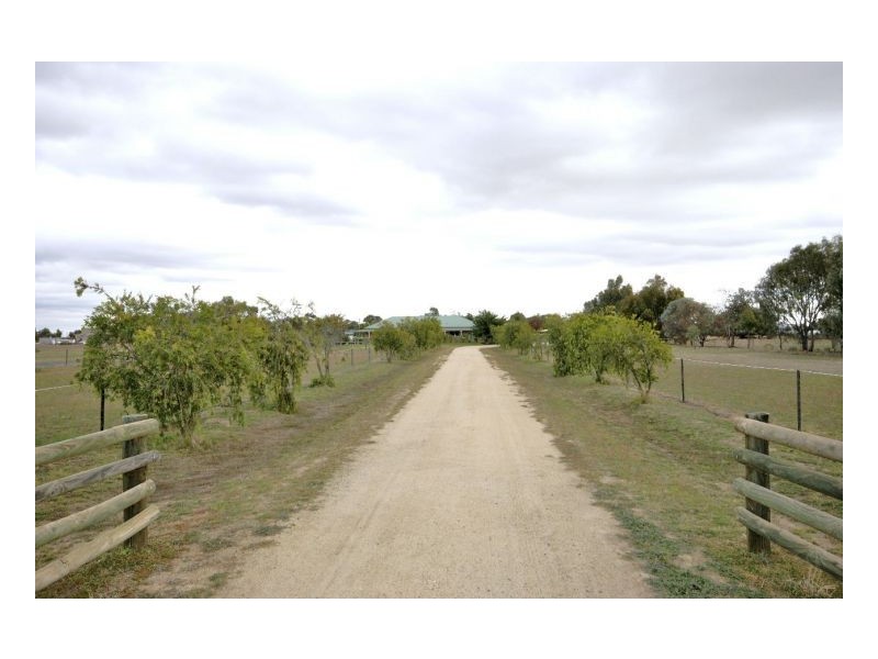 172 Henry St, Deniliquin NSW 2710