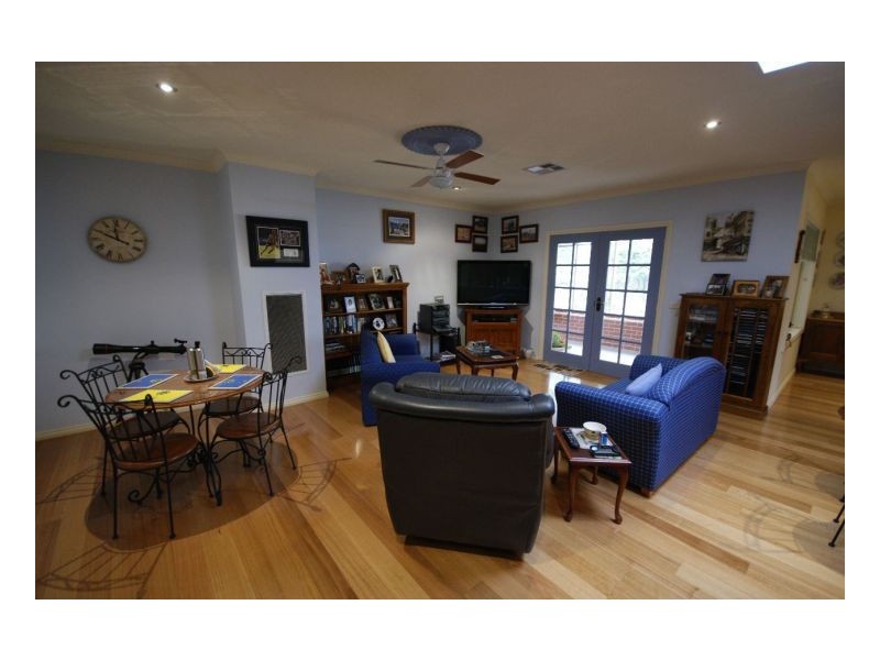 98 Hunter St, Deniliquin NSW 2710