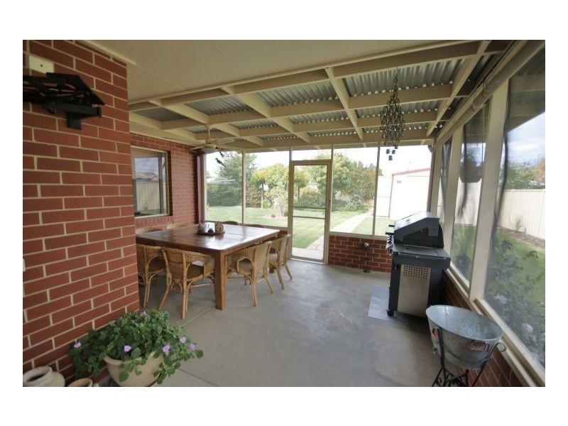 98 Hunter St, Deniliquin NSW 2710