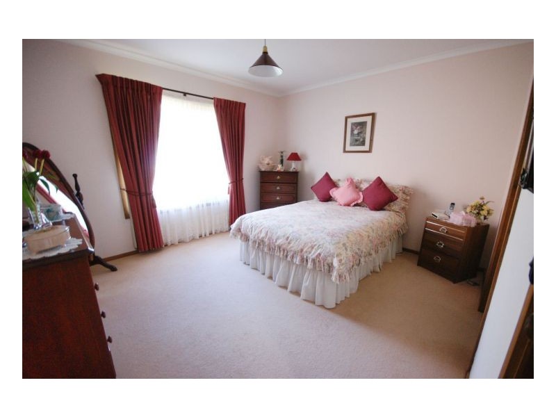 305 Victoria St, Deniliquin NSW 2710