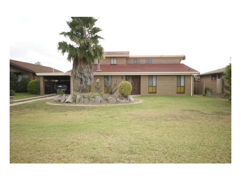 121 Hughes St, Deniliquin NSW 2710