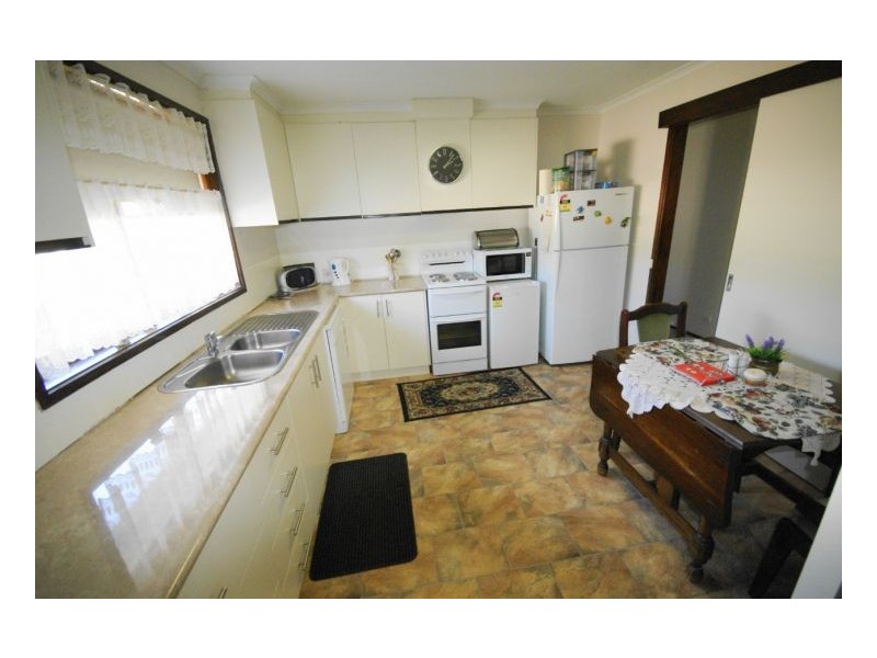 4 Johnston Cres, Deniliquin NSW 2710