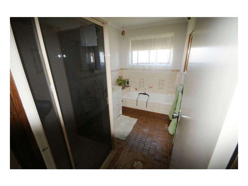 4 Johnston Cres, Deniliquin NSW 2710