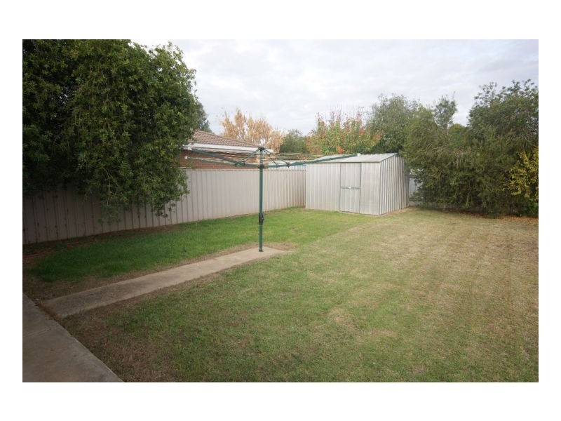 120 Crispe St, Deniliquin NSW 2710