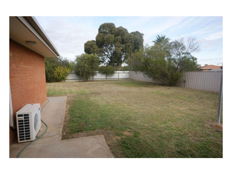 120 Crispe St, Deniliquin NSW 2710