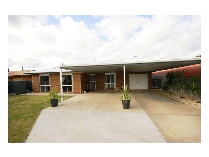 118 Wyatt St, Deniliquin NSW 2710