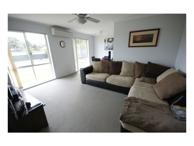 118 Wyatt St, Deniliquin NSW 2710