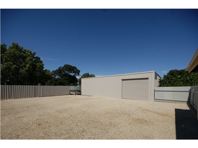 407 Wood St, Deniliquin NSW 2710