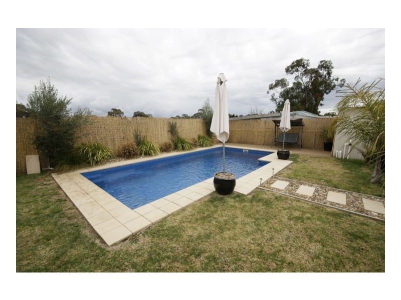 520 Poictiers St, Deniliquin NSW 2710