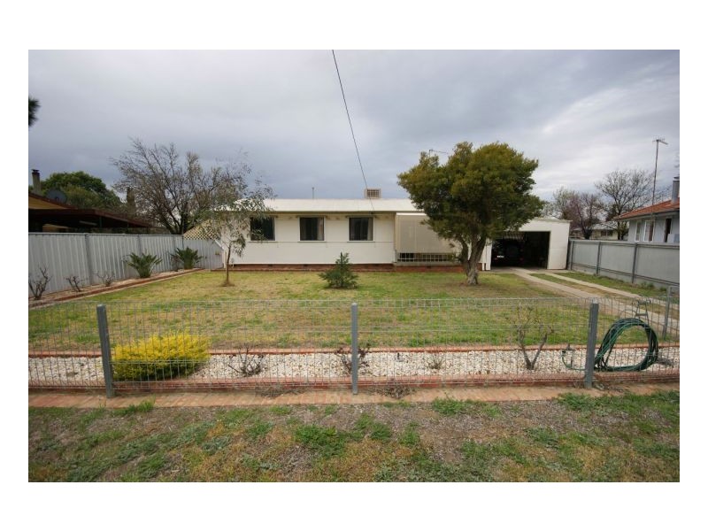 6 Robertson Cres, Deniliquin NSW 2710