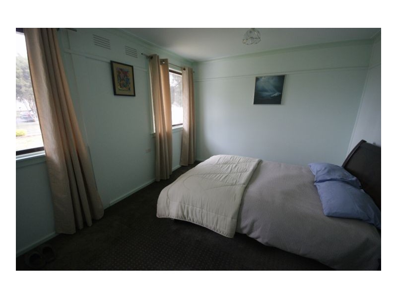 6 Robertson Cres, Deniliquin NSW 2710