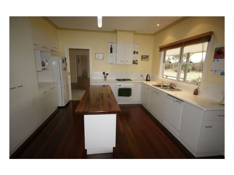 71 Willow Drive, Deniliquin NSW 2710