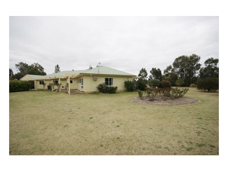 71 Willow Drive, Deniliquin NSW 2710