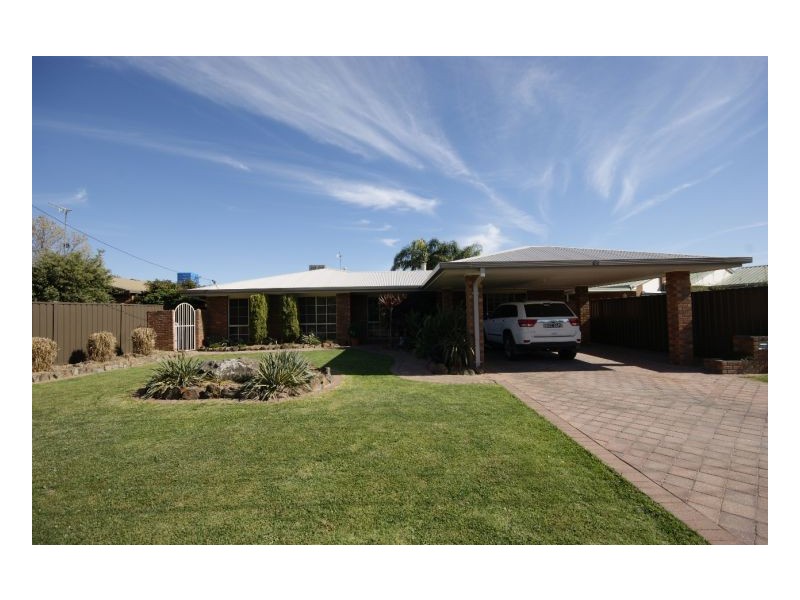 61 Burton St, Deniliquin NSW 2710