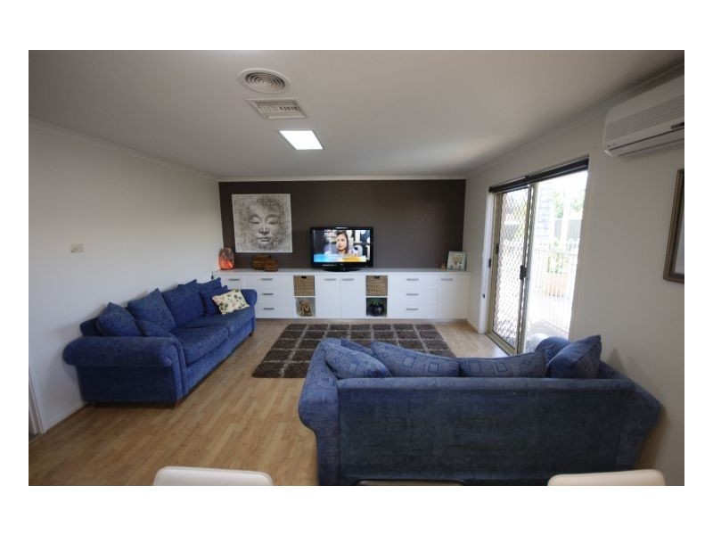 61 Burton St, Deniliquin NSW 2710