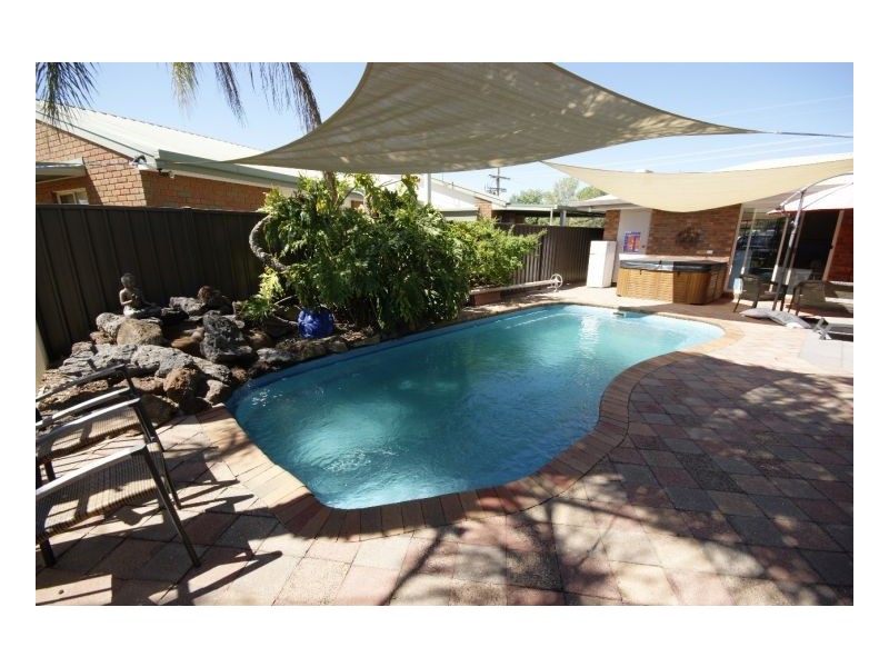 61 Burton St, Deniliquin NSW 2710