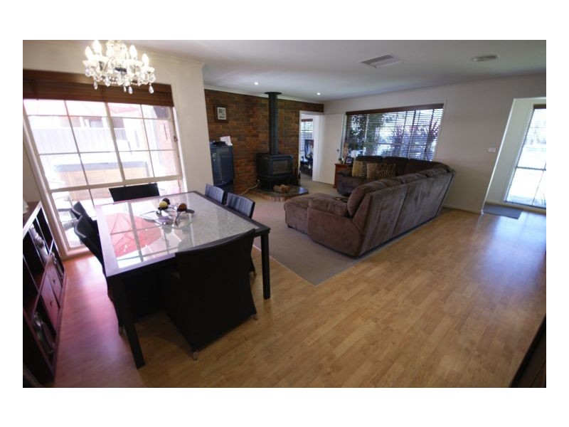 61 Burton St, Deniliquin NSW 2710