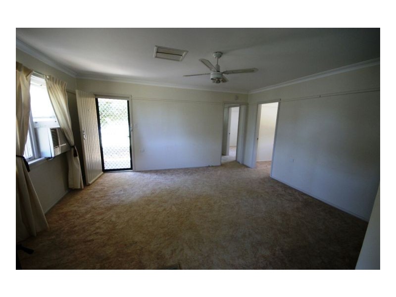 124 Butler St, Deniliquin NSW 2710