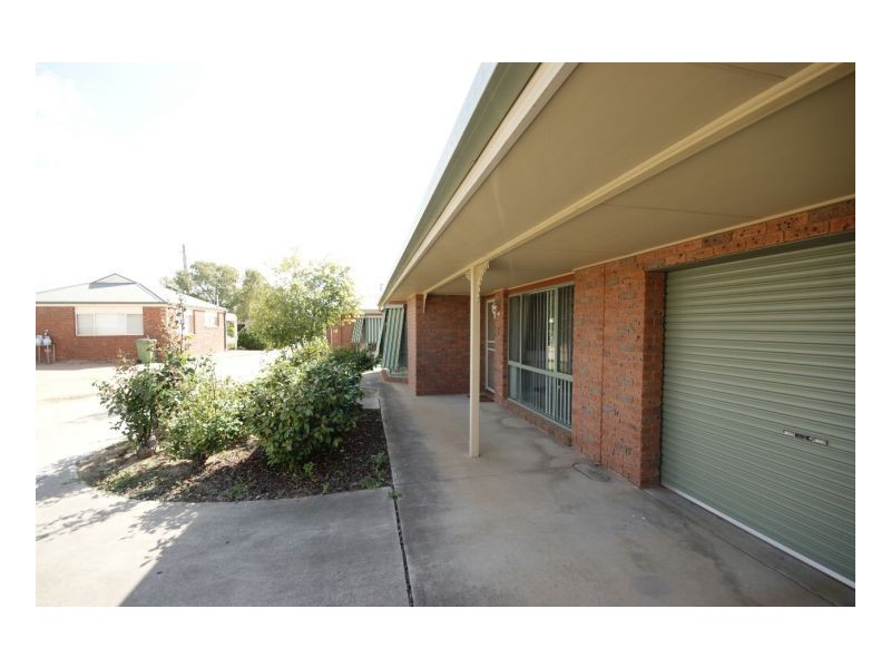 2/407 Cressy St, Deniliquin NSW 2710