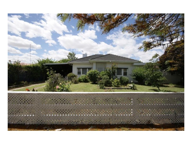 128 Edwardes Street, Deniliquin NSW 2710