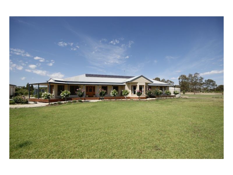 121 Riverview Dr, Deniliquin NSW 2710
