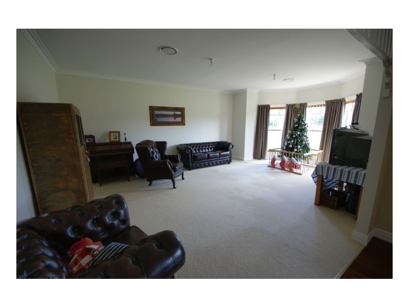121 Riverview Dr, Deniliquin NSW 2710
