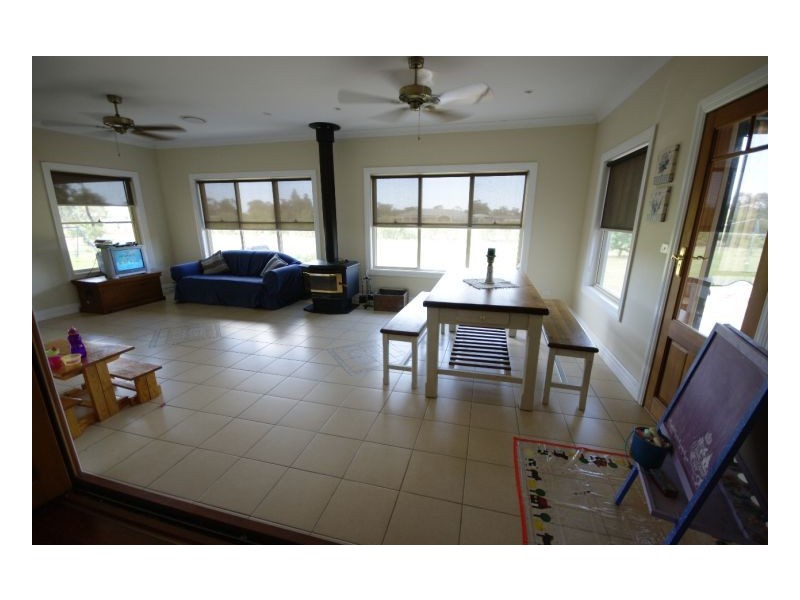 121 Riverview Dr, Deniliquin NSW 2710