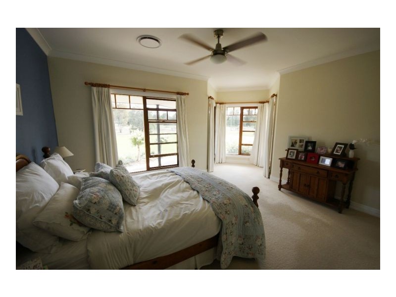 121 Riverview Dr, Deniliquin NSW 2710