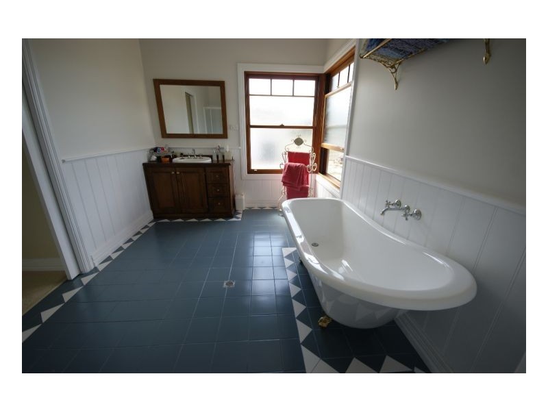 121 Riverview Dr, Deniliquin NSW 2710