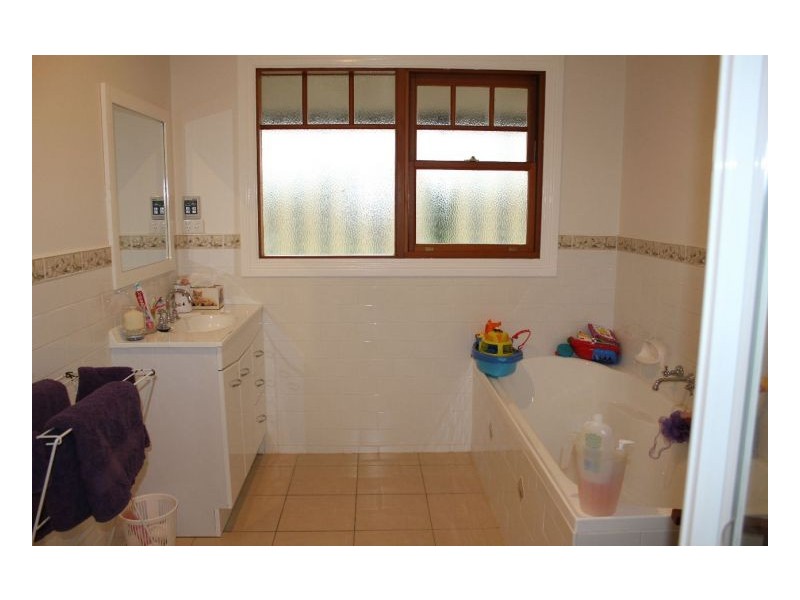121 Riverview Dr, Deniliquin NSW 2710