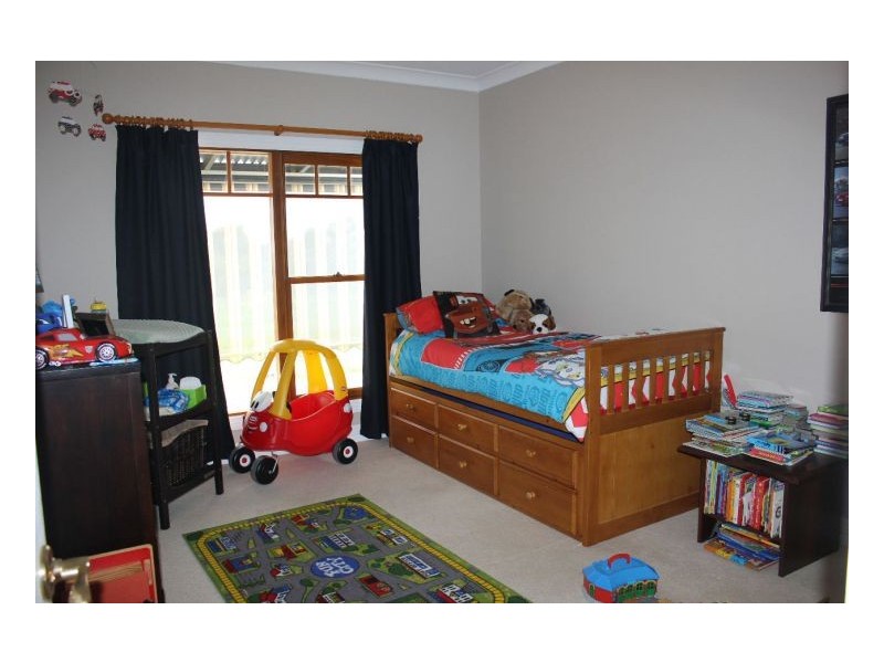 121 Riverview Dr, Deniliquin NSW 2710