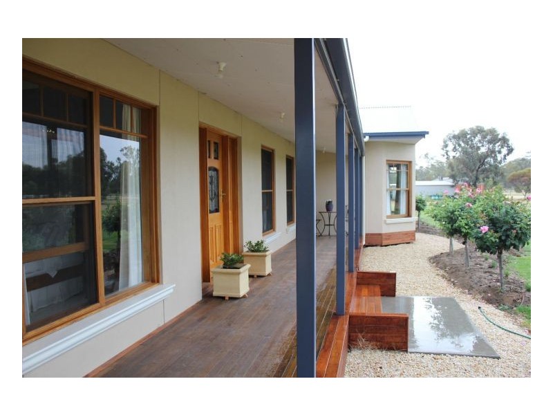 121 Riverview Dr, Deniliquin NSW 2710