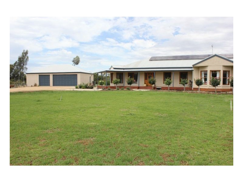 121 Riverview Dr, Deniliquin NSW 2710