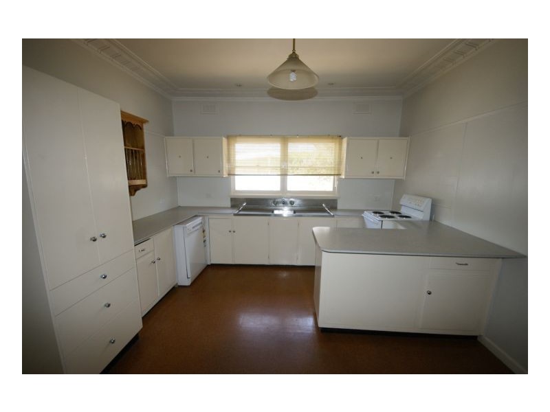 414 Henry Street, Deniliquin NSW 2710