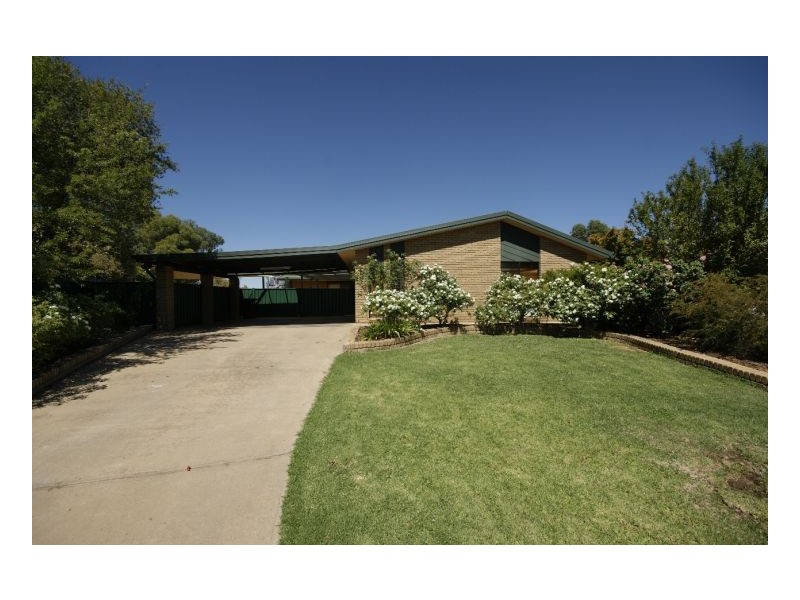 2 Taylor Court, Deniliquin NSW 2710