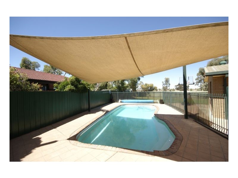 2 Taylor Court, Deniliquin NSW 2710