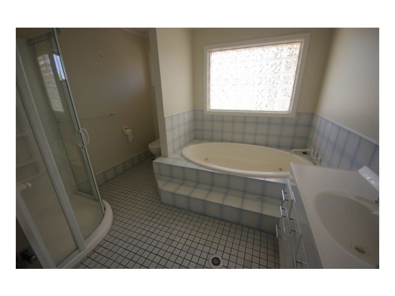 2 Taylor Court, Deniliquin NSW 2710