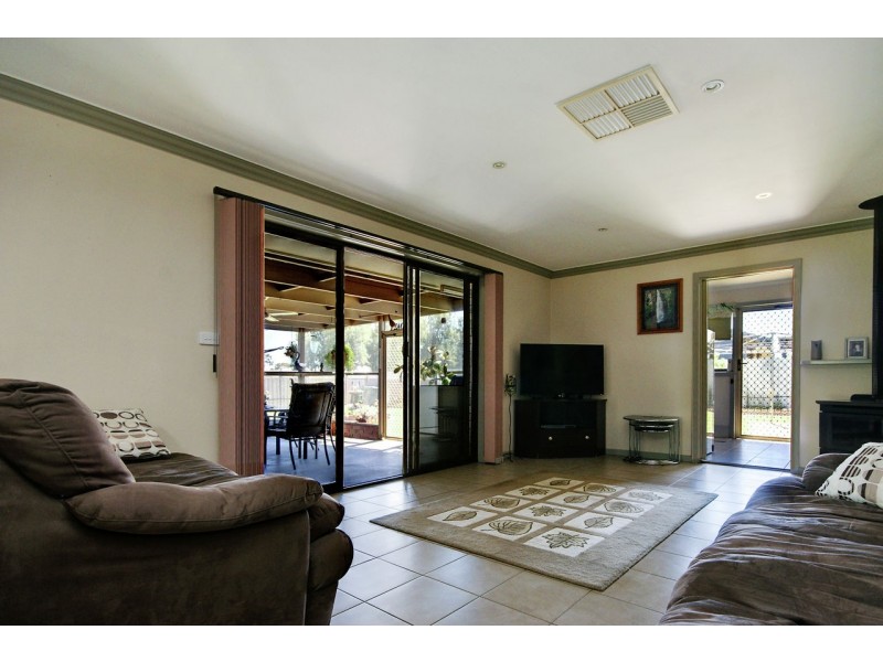 327 Jameson St, Deniliquin NSW 2710