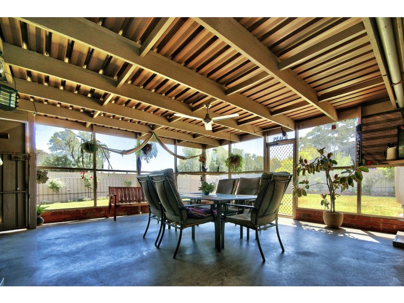 327 Jameson St, Deniliquin NSW 2710