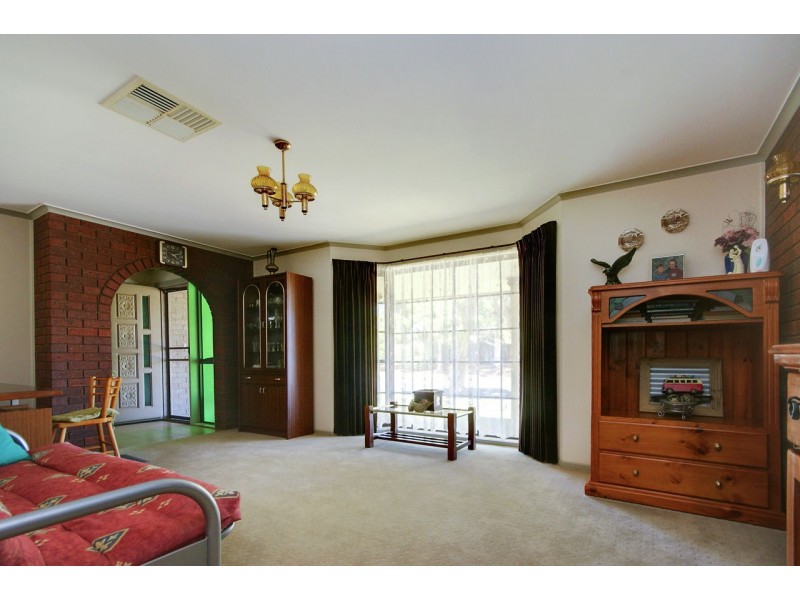 327 Jameson St, Deniliquin NSW 2710