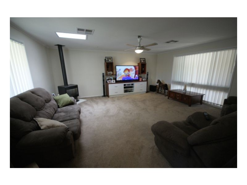 102 Ross St, Deniliquin NSW 2710