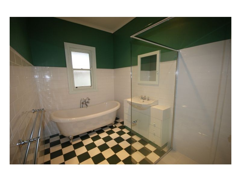 427 George Street, Deniliquin NSW 2710