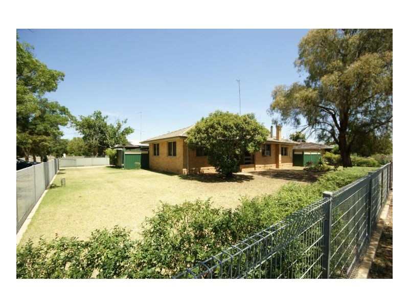 124 Butler Street, Deniliquin NSW 2710